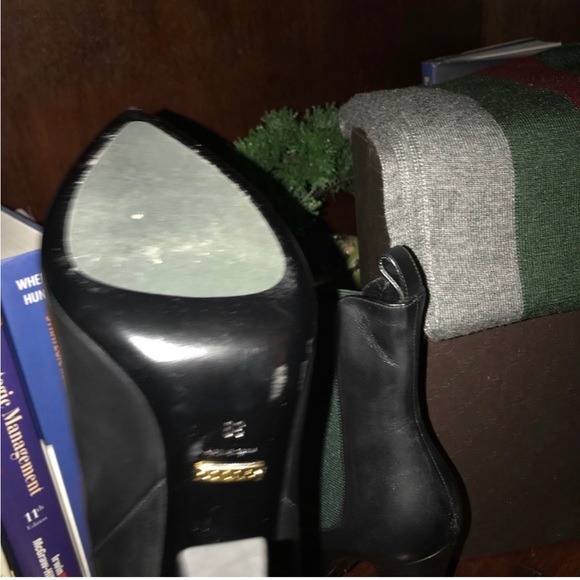 Woman’s Authentic Gucci ankle boot. - Picture 2 of 2